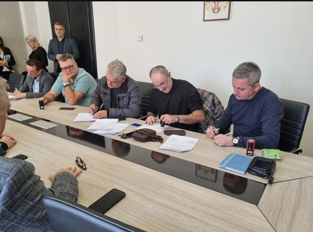 ПОТПИСАНИ ПОЈЕДИНАЧНИ КОЛЕКТИВНИ УГОВОРИ У ЈКП „ШУМАДИЈА“ И ЈКП „ВОДОВОД И КАНАЛИЗАЦИЈА“ КРАГУЈЕВАЦ